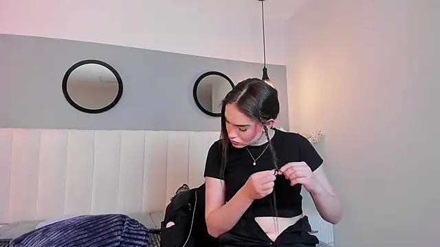 chelsea bolton  online show from 02/16/26, 12:04