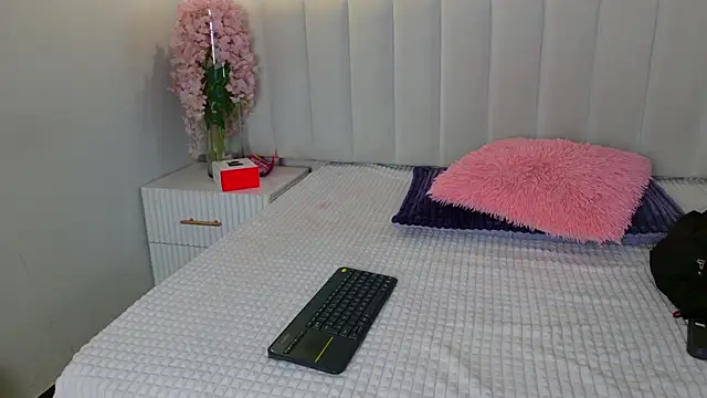chelsea bolton  online show from 07/05/26, 12:12