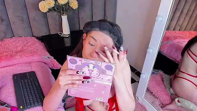 Snapshot of chelsea_bolton_ chatting on 11/17/25, 12:31 chelsea bolton online show from 11/17/25, 12:31