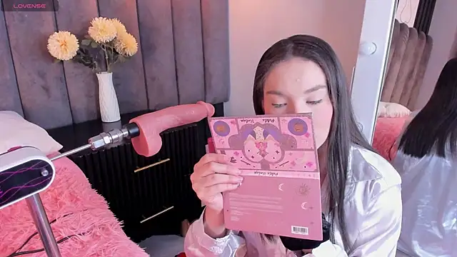 Snapshot of chelsea_bolton_ chatting on 10/22/25, 12:59 chelsea bolton online show from 10/22/25, 12:59