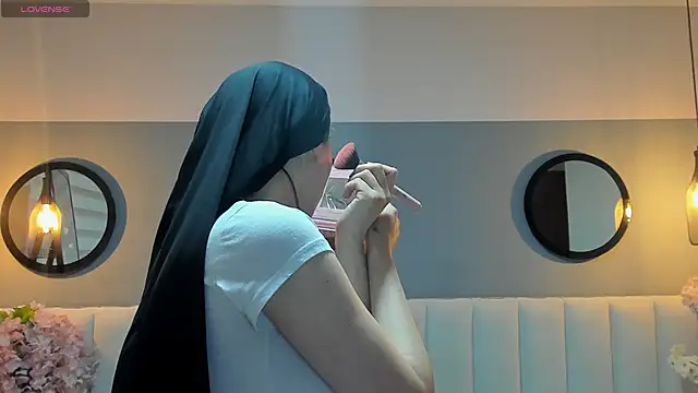 chelsea bolton  online show from 03/07/26, 12:21