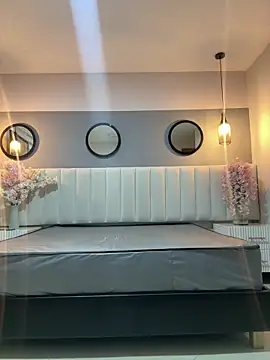 chelsea bolton  online show from 04/15/26, 12:21