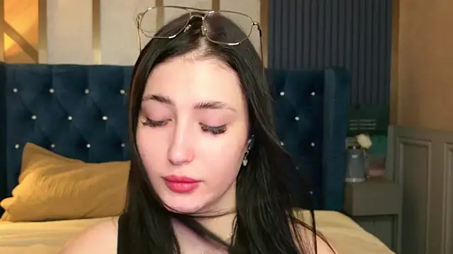 Snapshot of EmmaLawrens chatting on 09/20/25, 03:39 EmmaLawrens online show from 09/20/25, 03:39