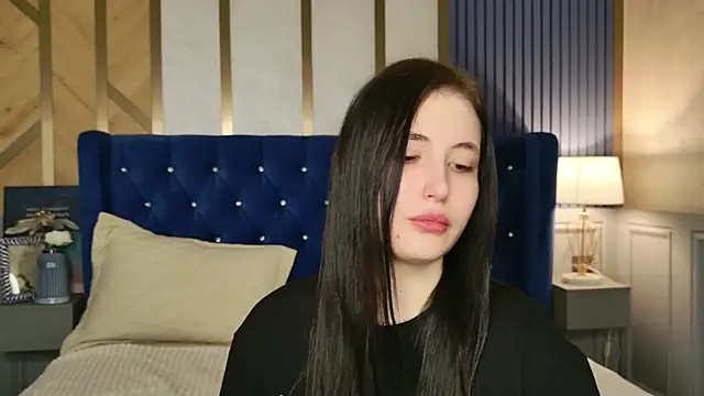 Snapshot of EmmaLawrens chatting on 02/17/26, 08:39 EmmaLawrens online show from 02/17/26, 08:39