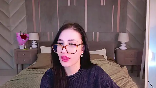 Snapshot of EmmaLawrens chatting on 03/08/25, 10:32 EmmaLawrens online show from 03/08/25, 10:32