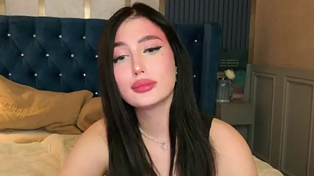 Snapshot of EmmaLawrens chatting on 09/21/25, 03:44 EmmaLawrens online show from 09/21/25, 03:44