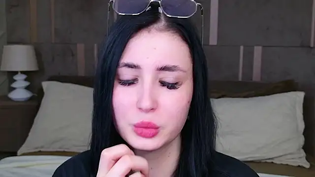 Snapshot of EmmaLawrens chatting on 09/14/25, 08:53 EmmaLawrens online show from 09/14/25, 08:53