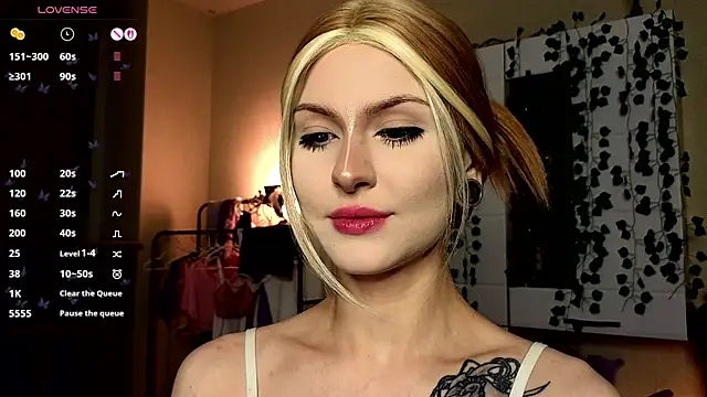 Emily  Mooree online show from 11/11/25, 03:34