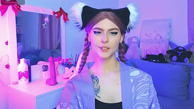 Emily  Mooree online show from 01/31/25, 07:18