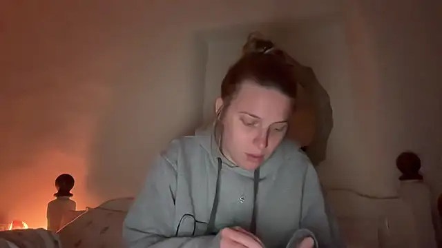 Ella-82 online show from 06/01/26, 08:19