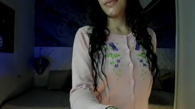 Snapshot of vaiolethsan__ chatting on 06/22/26, 07:44 vaiolethsan online show from 06/22/26, 07:44