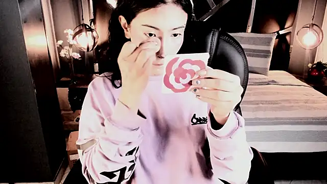 vaiolethsan   online show from 12/20/25, 08:01