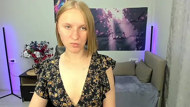 Snapshot of BeautyBlondy chatting on 09/14/25, 12:27 BeautyBlondy online show from 09/14/25, 12:27
