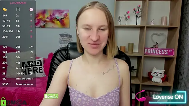 Snapshot of BeautyBlondy chatting on 10/15/25, 06:00 BeautyBlondy online show from 10/15/25, 06:00