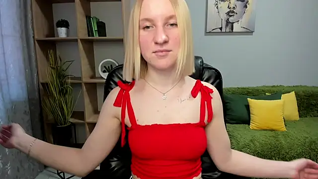 Snapshot of BeautyBlondy chatting on 03/21/25, 01:45 BeautyBlondy online show from 03/21/25, 01:45