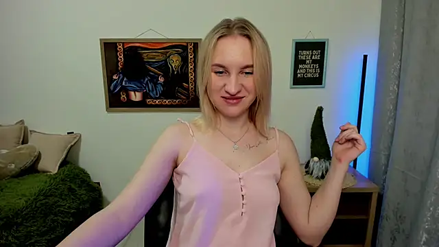 Snapshot of BeautyBlondy chatting on 01/30/25, 11:24 BeautyBlondy online show from 01/30/25, 11:24