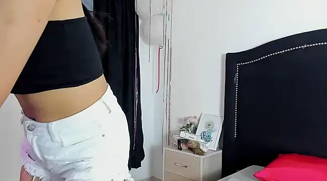 Snapshot of Cleo_Hott chatting on 03/22/25, 04:14 Cleo Hott online show from 03/22/25, 04:14