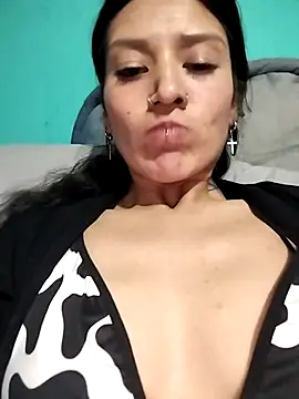 Snapshot of Cleo_Hott chatting on 10/03/25, 07:10 Cleo Hott online show from 10/03/25, 07:10