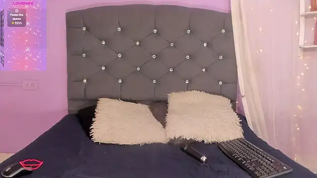 naomii 0 online show from 01/08/26, 01:06