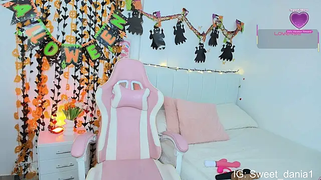 Snapshot of sweet_dania_ chatting on 10/30/25, 10:13 sweet dania online show from 10/30/25, 10:13