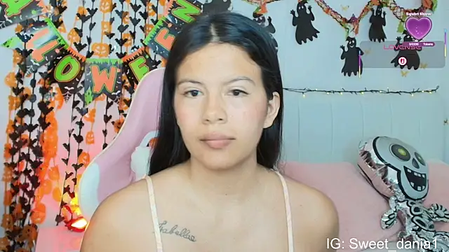 Snapshot of sweet_dania_ chatting on 10/28/25, 09:30 sweet dania online show from 10/28/25, 09:30