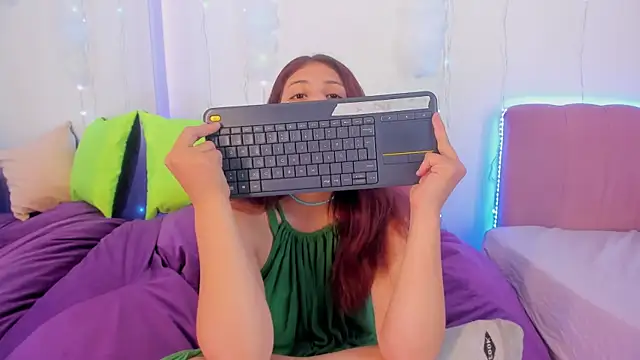 Snapshot of MiaQueen021 chatting on 10/03/25, 02:18 MiaQueen021 online show from 10/03/25, 02:18