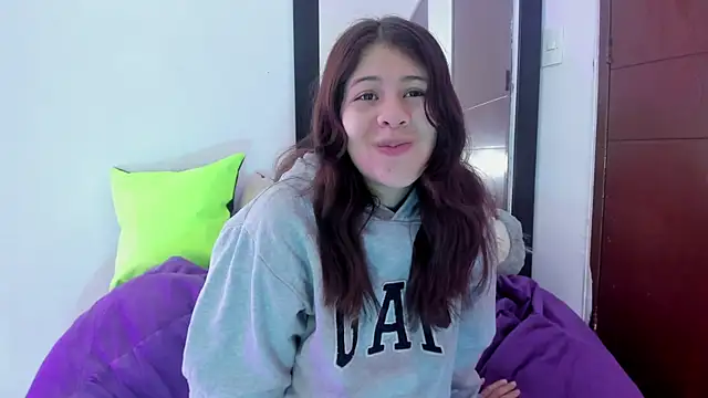 Snapshot of MiaQueen021 chatting on 09/08/25, 02:27 MiaQueen021 online show from 09/08/25, 02:27