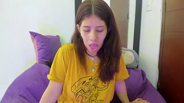 Snapshot of MiaQueen021 chatting on 09/09/25, 02:48 MiaQueen021 online show from 09/09/25, 02:48