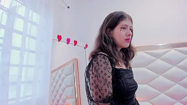 Snapshot of MiaQueen021 chatting on 03/21/25, 01:12 MiaQueen021 online show from 03/21/25, 01:12