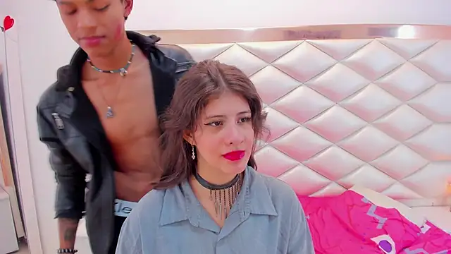 Snapshot of MiaQueen021 chatting on 03/08/25, 09:40 MiaQueen021 online show from 03/08/25, 09:40