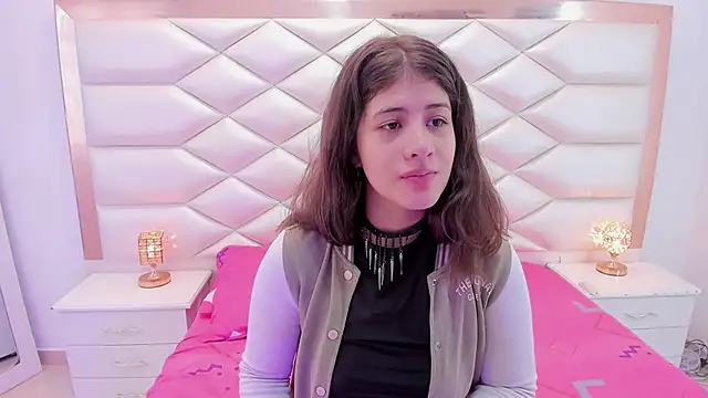 Snapshot of MiaQueen021 chatting on 03/20/25, 01:15 MiaQueen021 online show from 03/20/25, 01:15