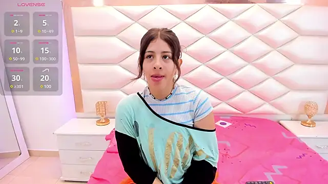 Snapshot of MiaQueen021 chatting on 02/26/25, 12:27 MiaQueen021 online show from 02/26/25, 12:27