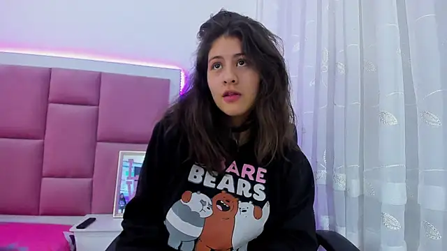 Snapshot of MiaQueen021 chatting on 03/17/25, 11:13 MiaQueen021 online show from 03/17/25, 11:13