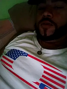Snapshot of safado0027 chatting on 10/15/25, 12:57 safado0027 online show from 10/15/25, 12:57