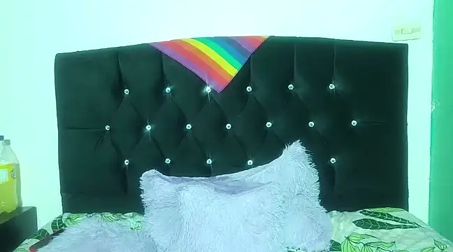 boysLittle online show from 03/18/25, 05:44