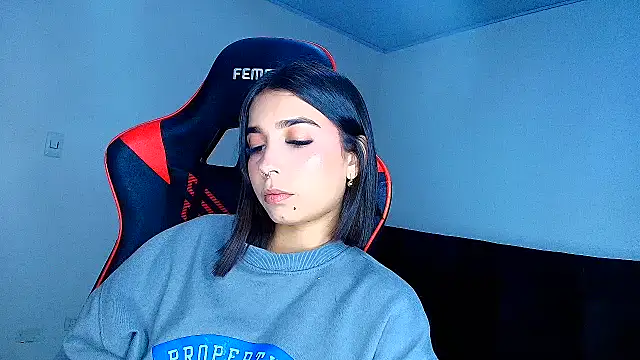 Rousse violett online show from 04/17/26, 12:46