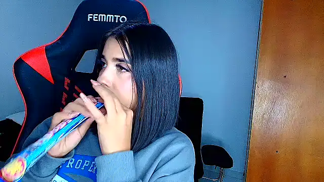 Rousse violett online show from 02/15/26, 12:55