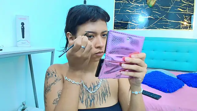 Snapshot of gabriela_cortez chatting on 09/27/25, 12:33 gabriela cortez online show from 09/27/25, 12:33