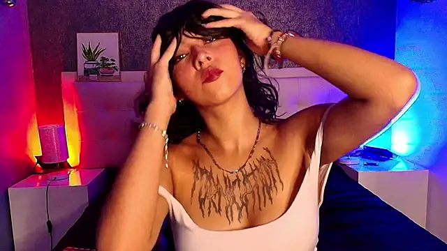 Snapshot of gabriela_cortez chatting on 02/21/25, 07:54 gabriela cortez online show from 02/21/25, 07:54