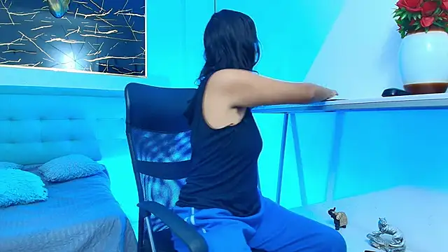 gabriela cortez online show from 11/19/25, 01:33