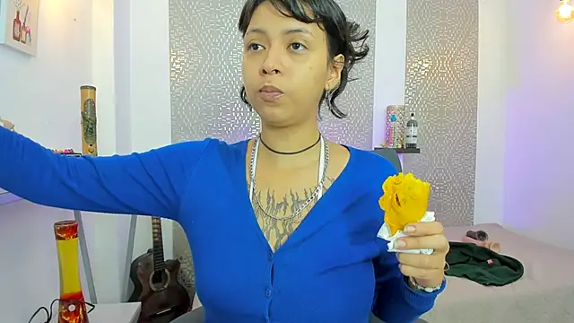 gabriela cortez online show from 12/05/25, 01:21