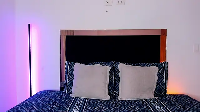 Snapshot of Carorosse chatting on 10/19/25, 04:54 Carorosse online show from 10/19/25, 04:54