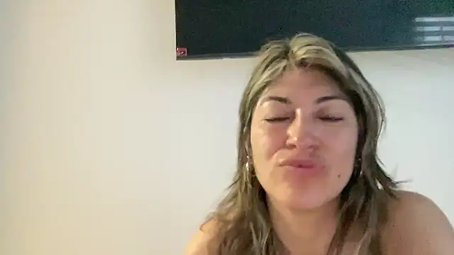 LunaBeya online show from 05/23/26, 10:58