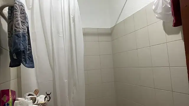 LunaBeya online show from 12/18/25, 10:41