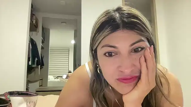 Snapshot of LunaBeya chatting on 06/26/26, 10:21 LunaBeya online show from 06/26/26, 10:21