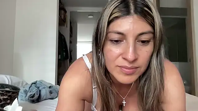 Snapshot of LunaBeya chatting on 07/05/26, 10:27 LunaBeya online show from 07/05/26, 10:27
