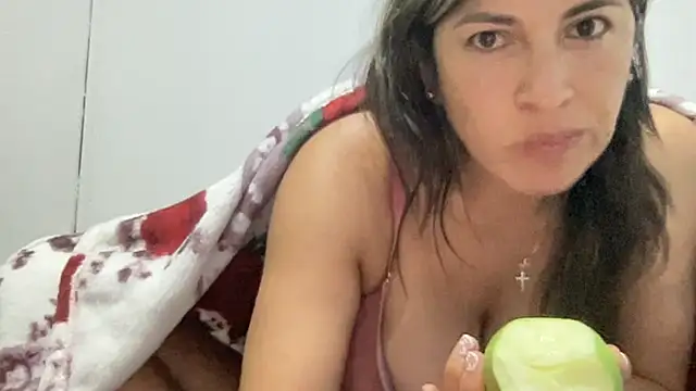 LunaBeya online show from 11/04/25, 11:08