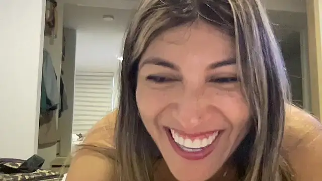 Snapshot of LunaBeya chatting on 07/01/26, 10:54 LunaBeya online show from 07/01/26, 10:54