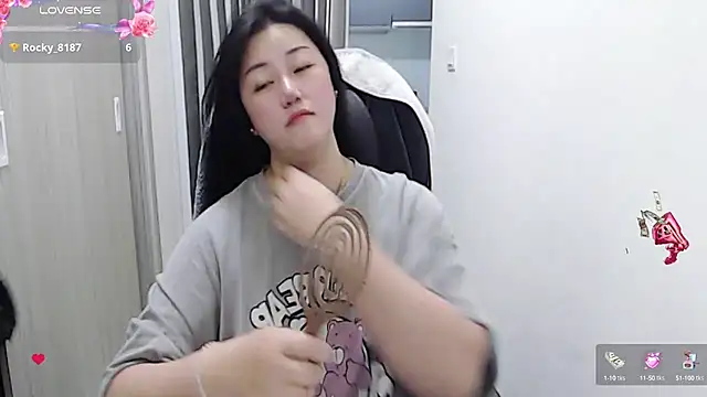 minnie9009 online show from 03/18/25, 02:06