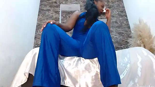 RAICHELLCOOPER1 online show from 09/19/25, 03:49